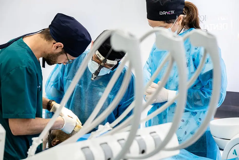 curso de implantes dentales en pacientes